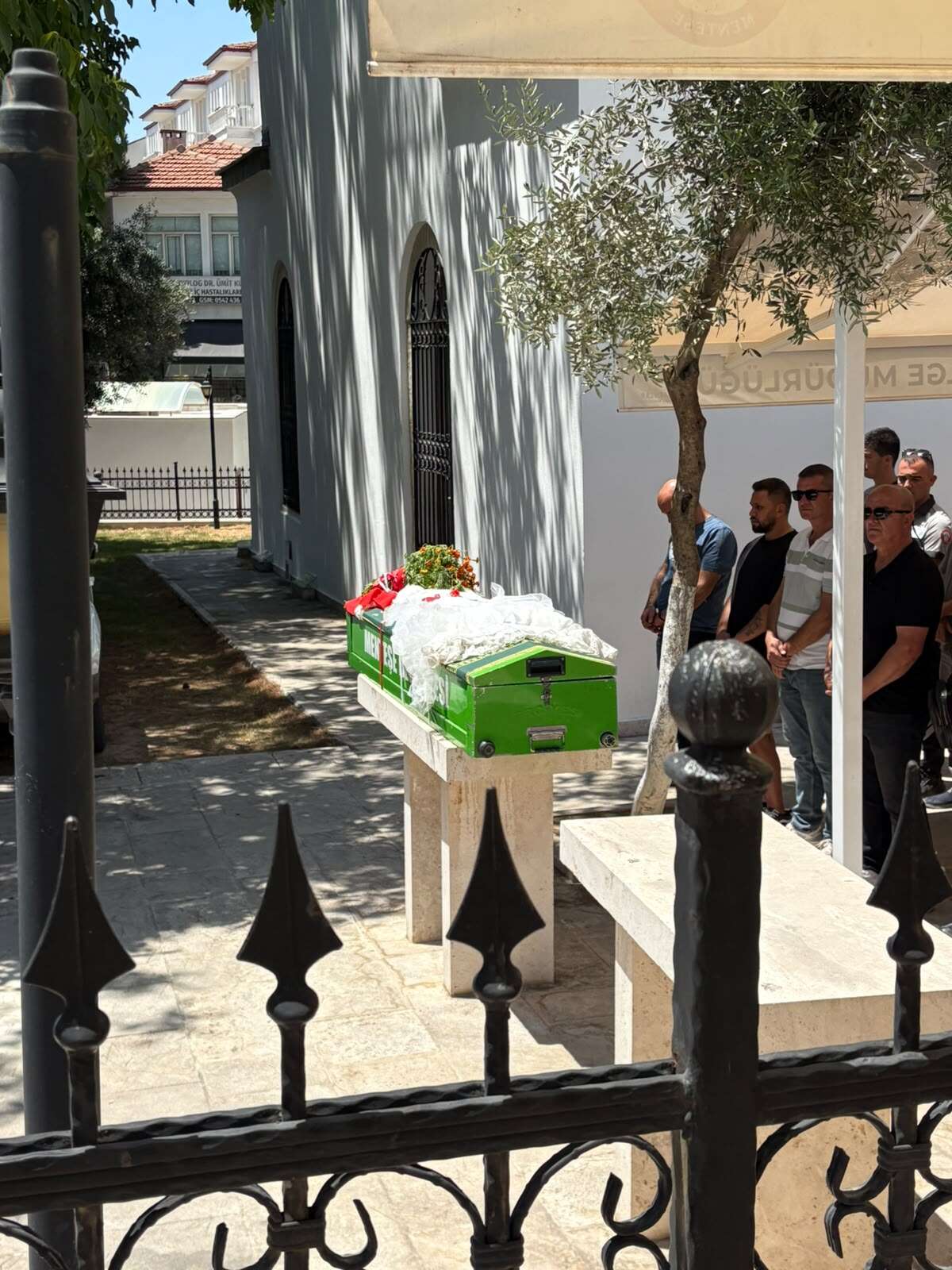 Özlem Çakır'a Hüzünlü Veda: Gelinlikli Tabut Yürekleri Dağladı 4